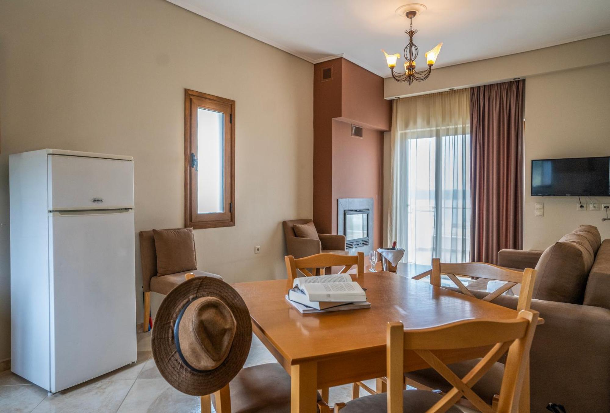 Evia Hotel & Suites Marmari  Экстерьер фото